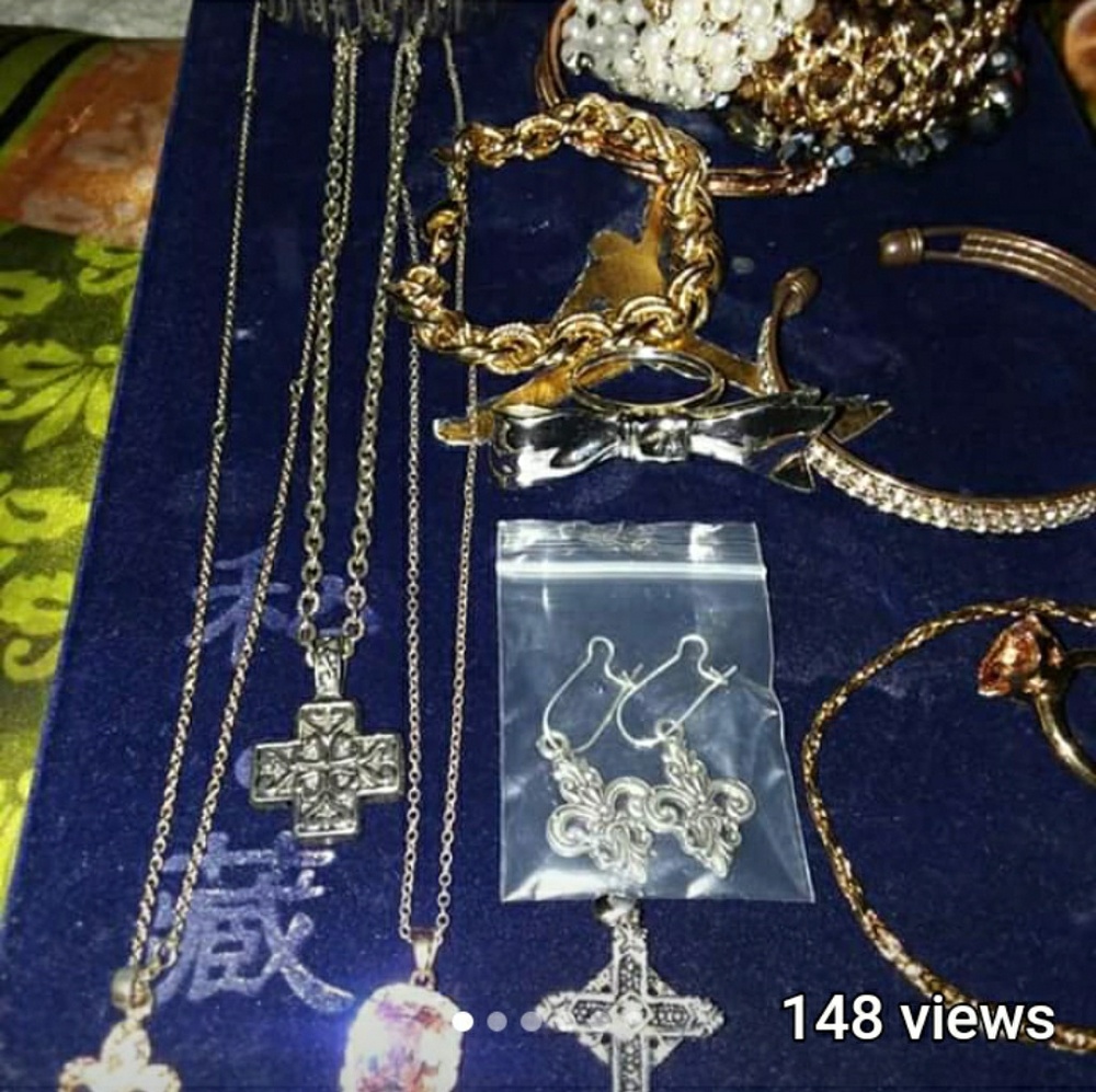 Woman's jewelry